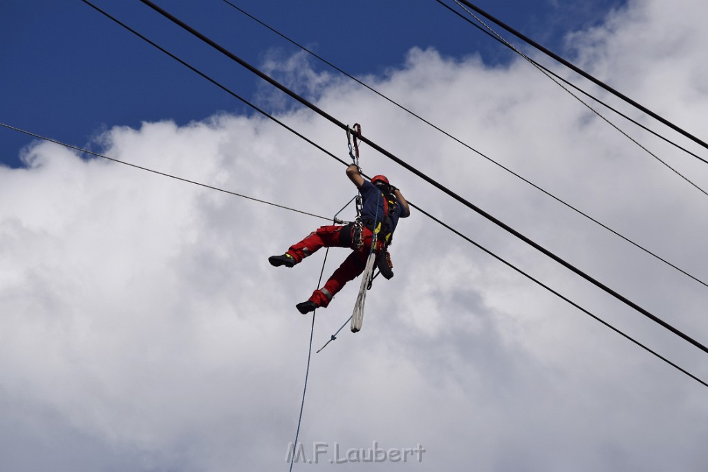 Koelner Seilbahn Gondel blieb haengen Koeln Linksrheinisch P432.JPG - Miklos Laubert